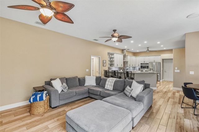 1362 E LAKE WOODLANDS PARKWAY, Oldsmar, FL 34677