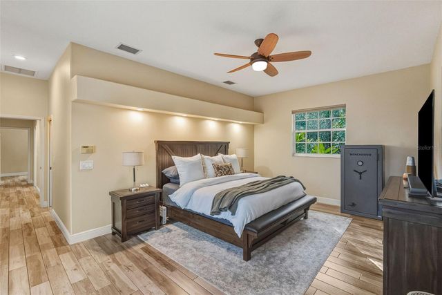 1362 E LAKE WOODLANDS PARKWAY, Oldsmar, FL 34677