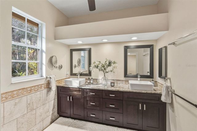 1362 E LAKE WOODLANDS PARKWAY, Oldsmar, FL 34677