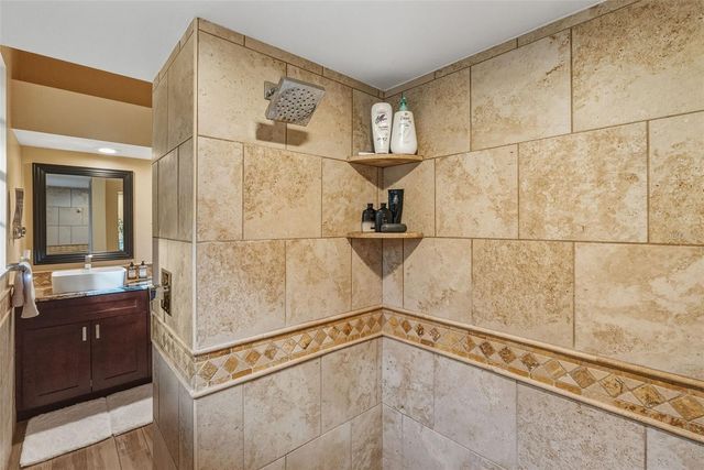 1362 E LAKE WOODLANDS PARKWAY, Oldsmar, FL 34677