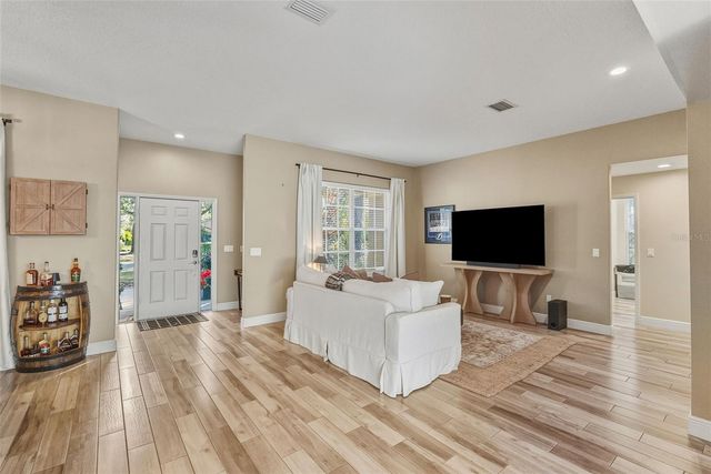 1362 E LAKE WOODLANDS PARKWAY, Oldsmar, FL 34677