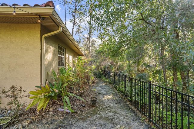 1362 E LAKE WOODLANDS PARKWAY, Oldsmar, FL 34677