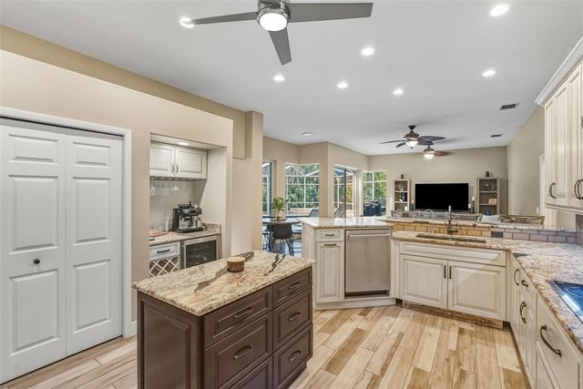 1362 E LAKE WOODLANDS PARKWAY, Oldsmar, FL 34677