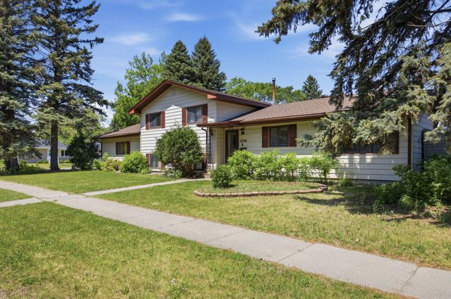 1304 26th Avenue S, Moorhead, MN 56560