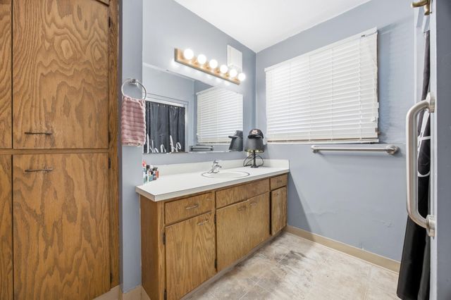 1304 26th Avenue S, Moorhead, MN 56560