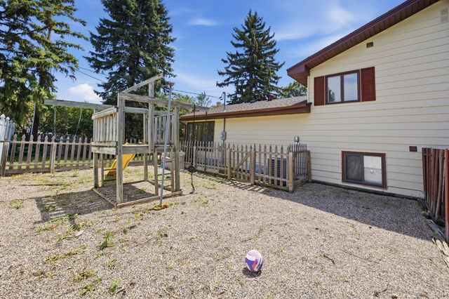 1304 26th Avenue S, Moorhead, MN 56560