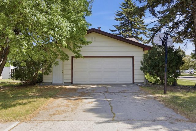 1304 26th Avenue S, Moorhead, MN 56560