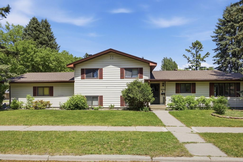 1304 26th Avenue S, Moorhead, MN 56560