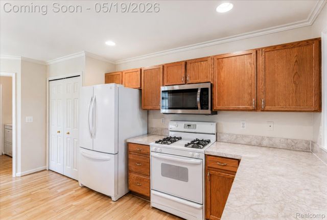 13518 Highland Circle, Sterling Heights, MI 48312