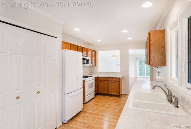 13518 Highland Circle, Sterling Heights, MI 48312