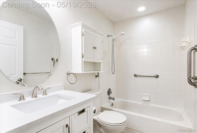13518 Highland Circle, Sterling Heights, MI 48312