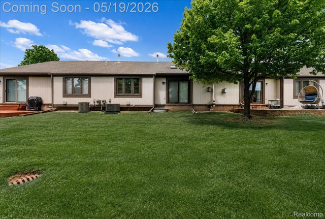13518 Highland Circle, Sterling Heights, MI 48312