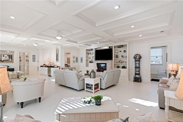 316 Yacht Club Lane, St Simons Island, GA 31522