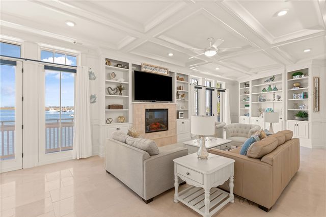 316 Yacht Club Lane, St Simons Island, GA 31522