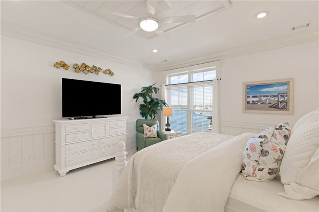 316 Yacht Club Lane, St Simons Island, GA 31522