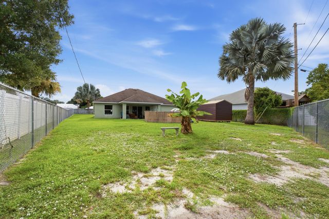 558 SW SOUTH QUICK Circle, Port St. Lucie, Port St Lucie, FL 34953