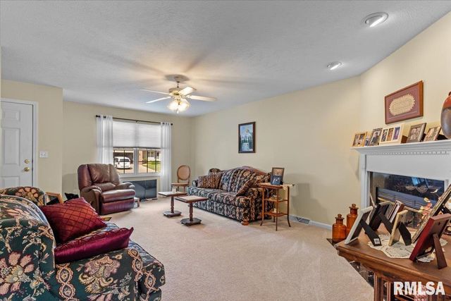 3206 SEQUOIA Drive, Springfield, IL 62712