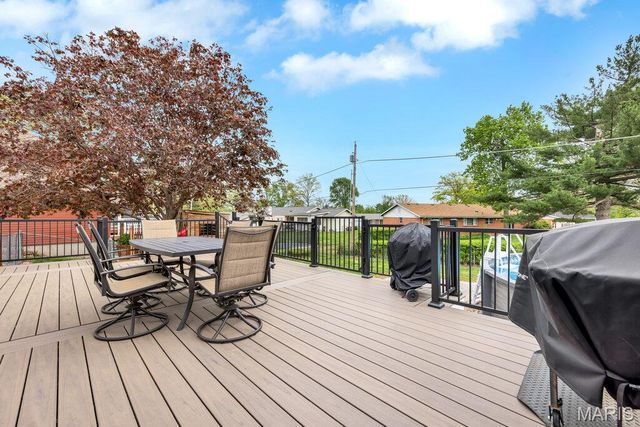 5276 Bloomfield Drive, St Louis, MO 63129