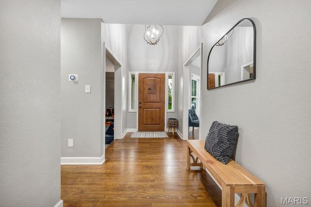 5276 Bloomfield Drive, St Louis, MO 63129