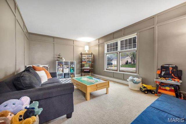 5276 Bloomfield Drive, St Louis, MO 63129