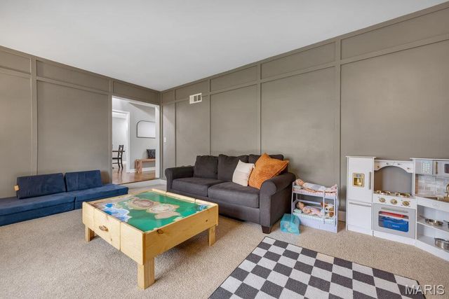5276 Bloomfield Drive, St Louis, MO 63129
