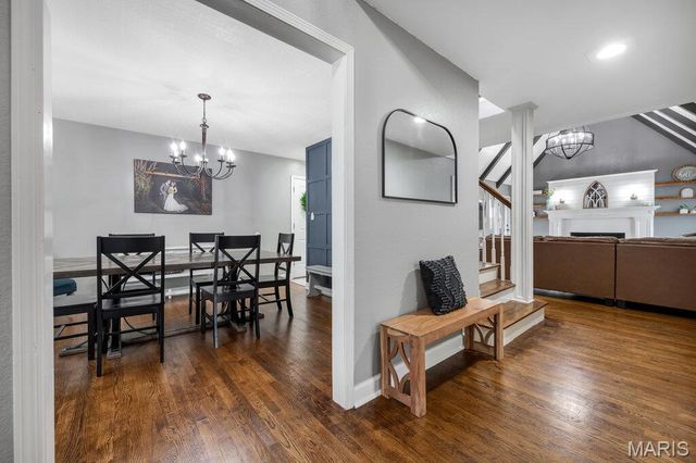 5276 Bloomfield Drive, St Louis, MO 63129