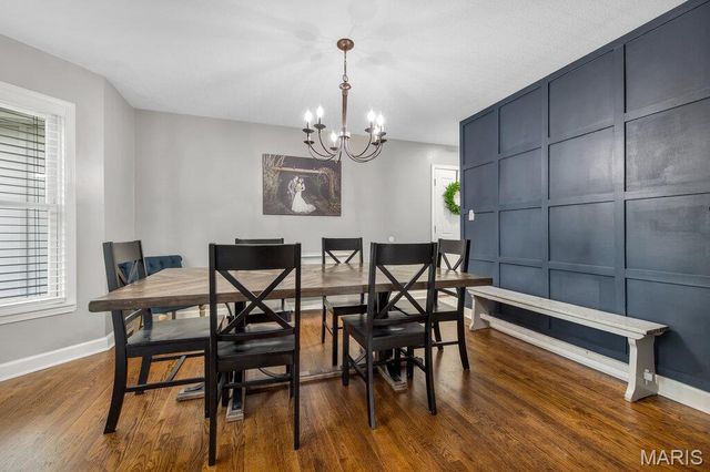 5276 Bloomfield Drive, St Louis, MO 63129