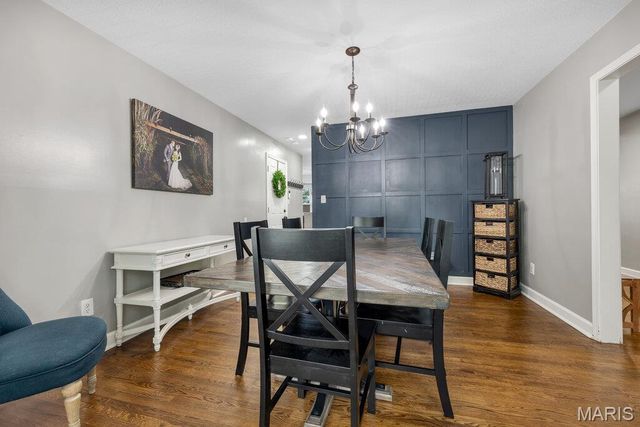 5276 Bloomfield Drive, St Louis, MO 63129