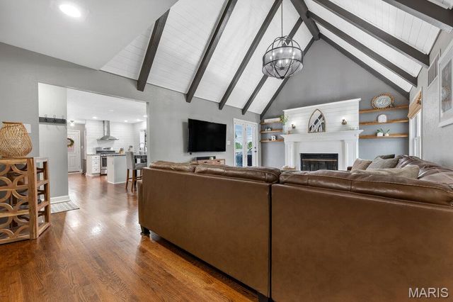 5276 Bloomfield Drive, St Louis, MO 63129