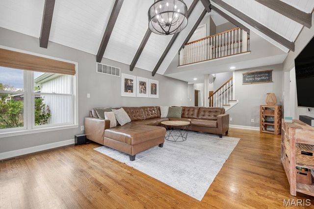5276 Bloomfield Drive, St Louis, MO 63129