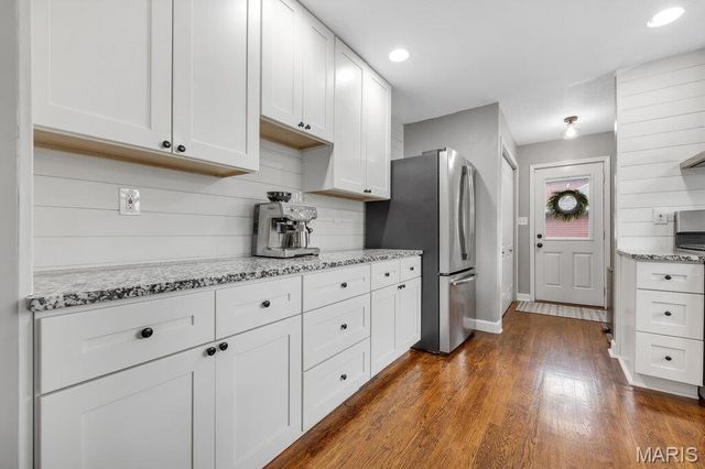 5276 Bloomfield Drive, St Louis, MO 63129