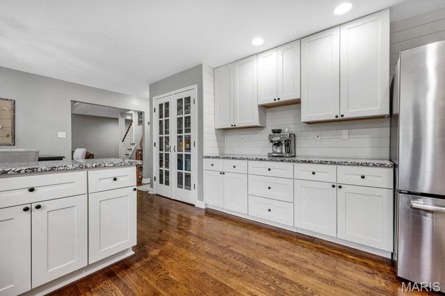 5276 Bloomfield Drive, St Louis, MO 63129