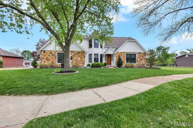 5276 Bloomfield Drive, St Louis, MO 63129