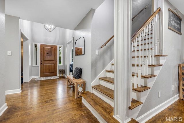 5276 Bloomfield Drive, St Louis, MO 63129