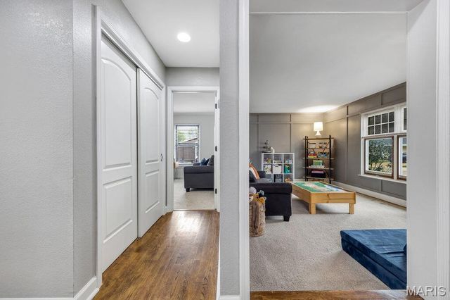 5276 Bloomfield Drive, St Louis, MO 63129