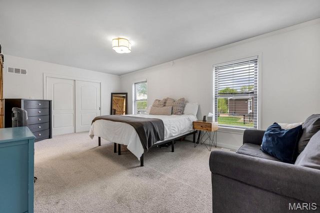 5276 Bloomfield Drive, St Louis, MO 63129