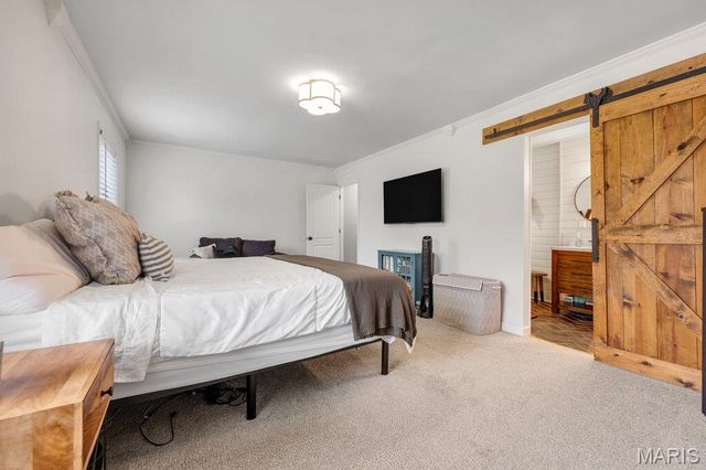 5276 Bloomfield Drive, St Louis, MO 63129