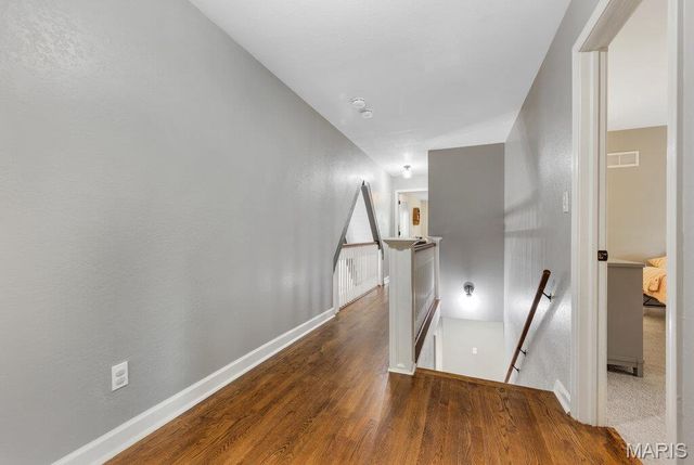 5276 Bloomfield Drive, St Louis, MO 63129