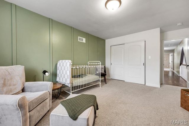 5276 Bloomfield Drive, St Louis, MO 63129