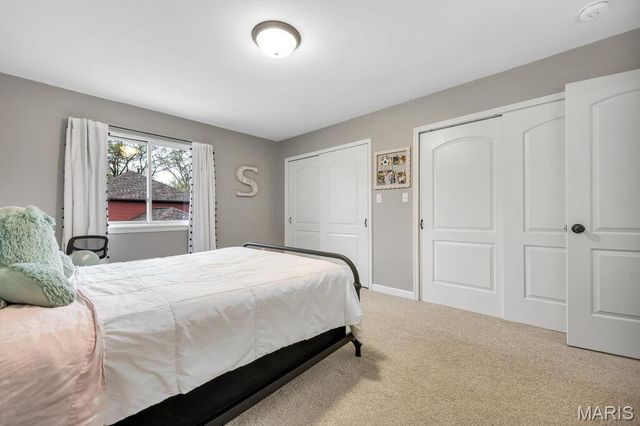 5276 Bloomfield Drive, St Louis, MO 63129