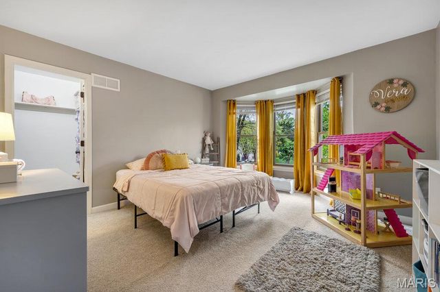 5276 Bloomfield Drive, St Louis, MO 63129