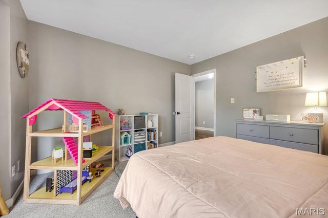 5276 Bloomfield Drive, St Louis, MO 63129