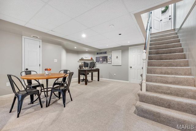 5276 Bloomfield Drive, St Louis, MO 63129
