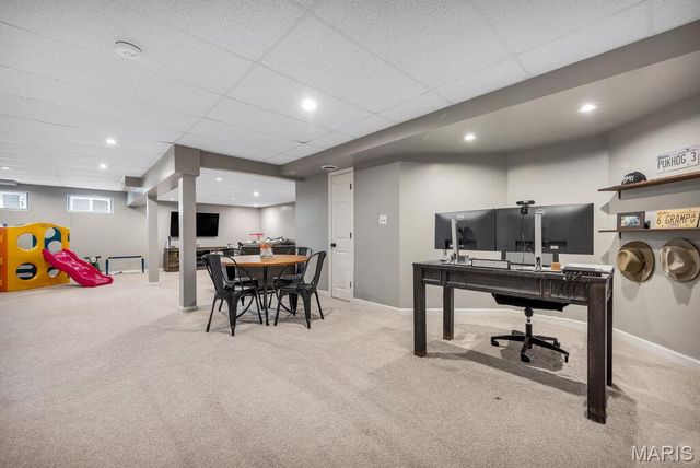 5276 Bloomfield Drive, St Louis, MO 63129