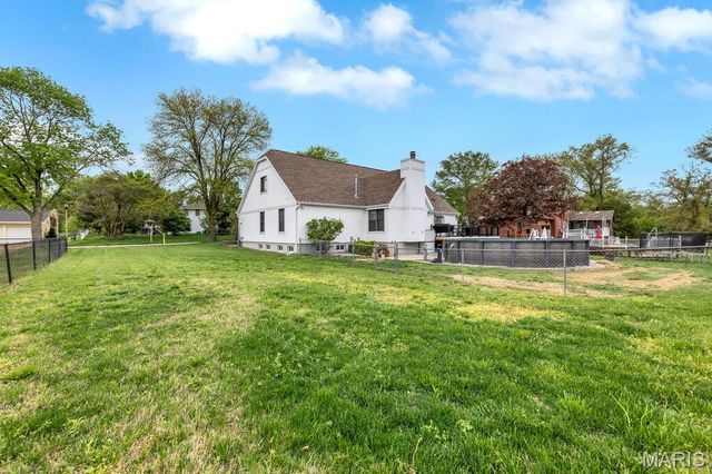 5276 Bloomfield Drive, St Louis, MO 63129