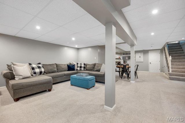 5276 Bloomfield Drive, St Louis, MO 63129