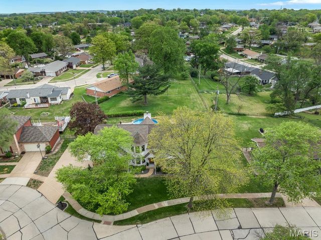 5276 Bloomfield Drive, St Louis, MO 63129