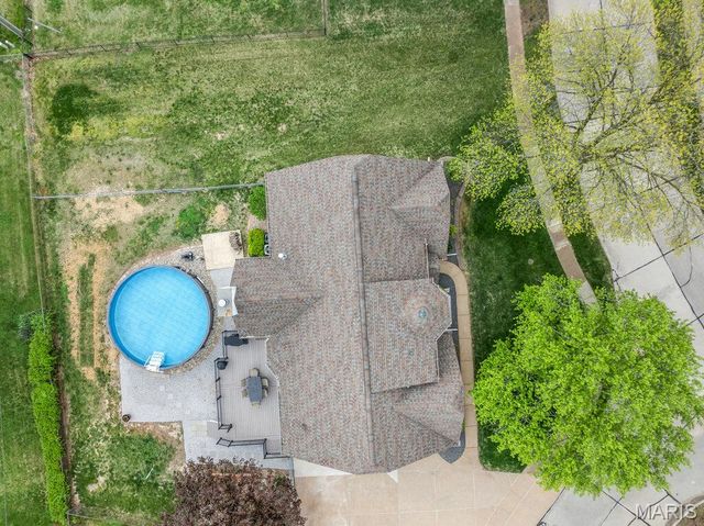 5276 Bloomfield Drive, St Louis, MO 63129