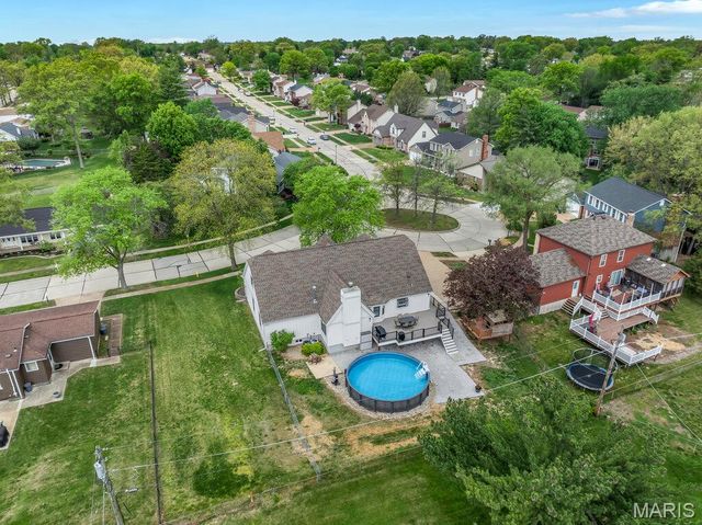 5276 Bloomfield Drive, St Louis, MO 63129