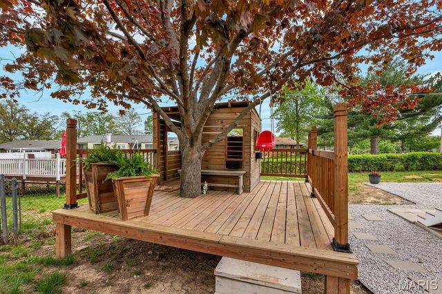 5276 Bloomfield Drive, St Louis, MO 63129